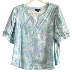 ☘️ 3/$17 Democracy Green and Blue Relaxed Top with V-Neck